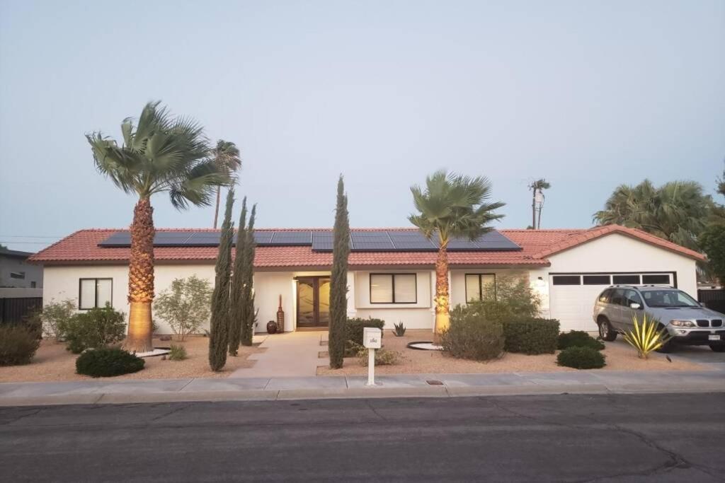 Beautiful Palm Springs Home Large Private Yard Exterior photo