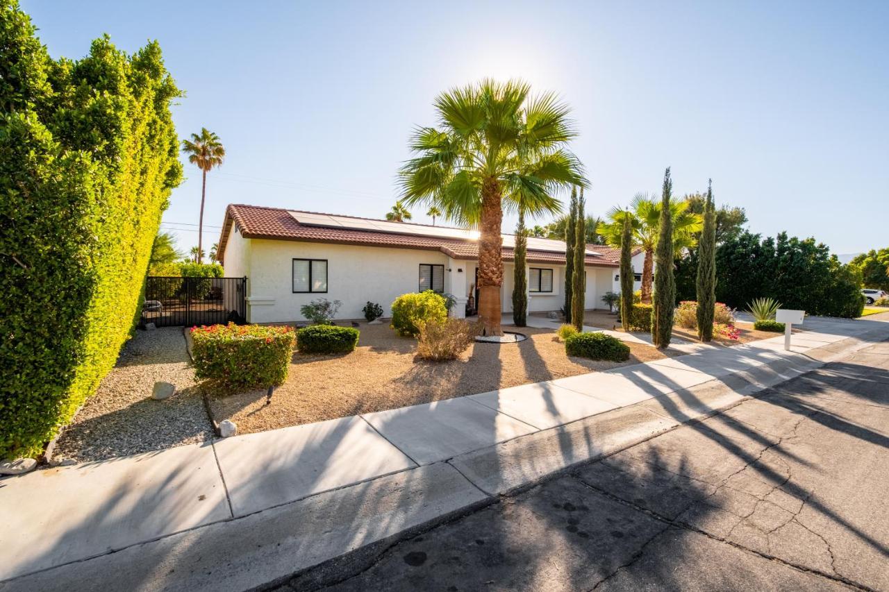 Beautiful Palm Springs Home Large Private Yard Exterior photo